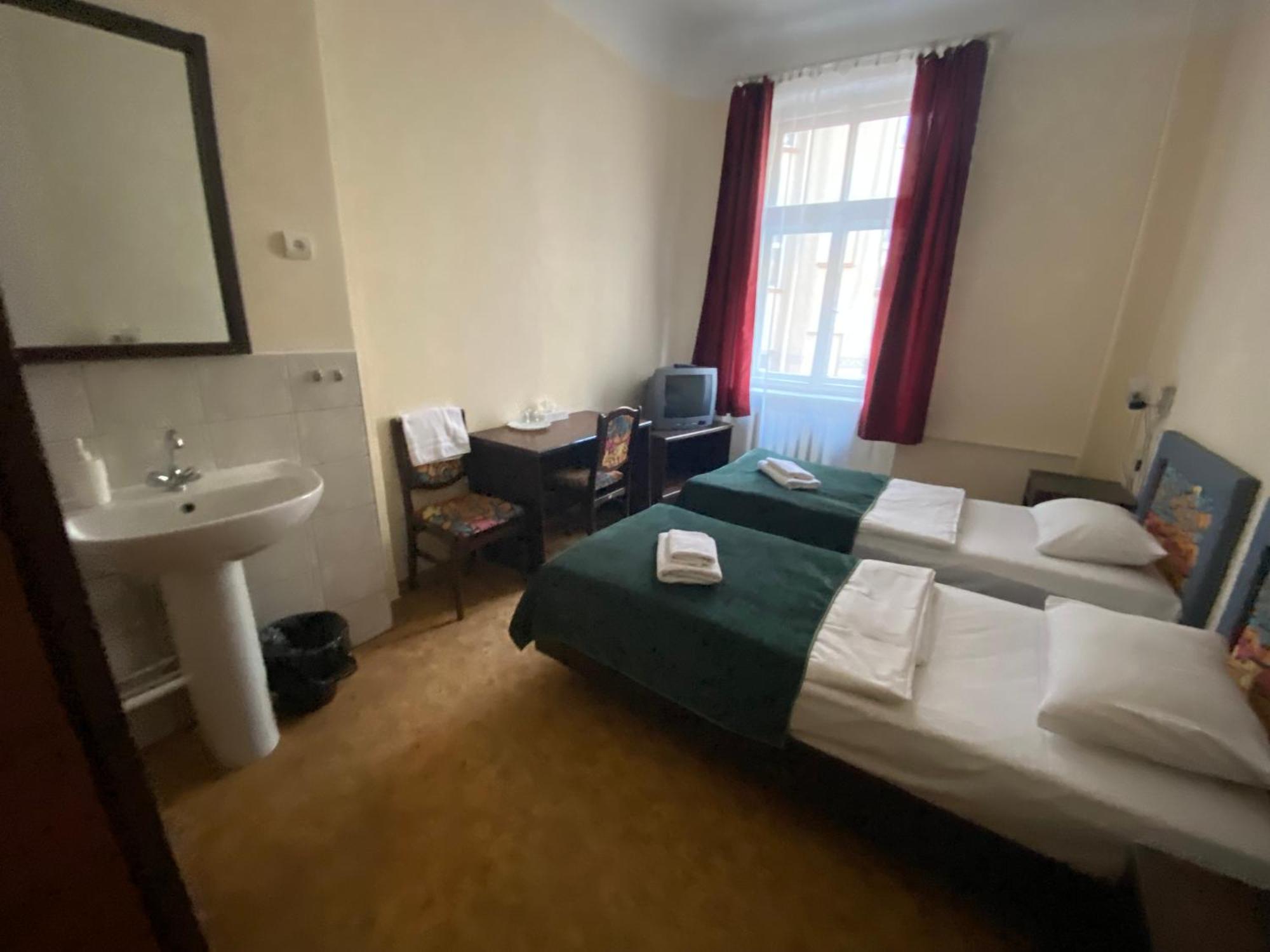 Hostel Viktorija With Private Rooms Ρίγα Εξωτερικό φωτογραφία