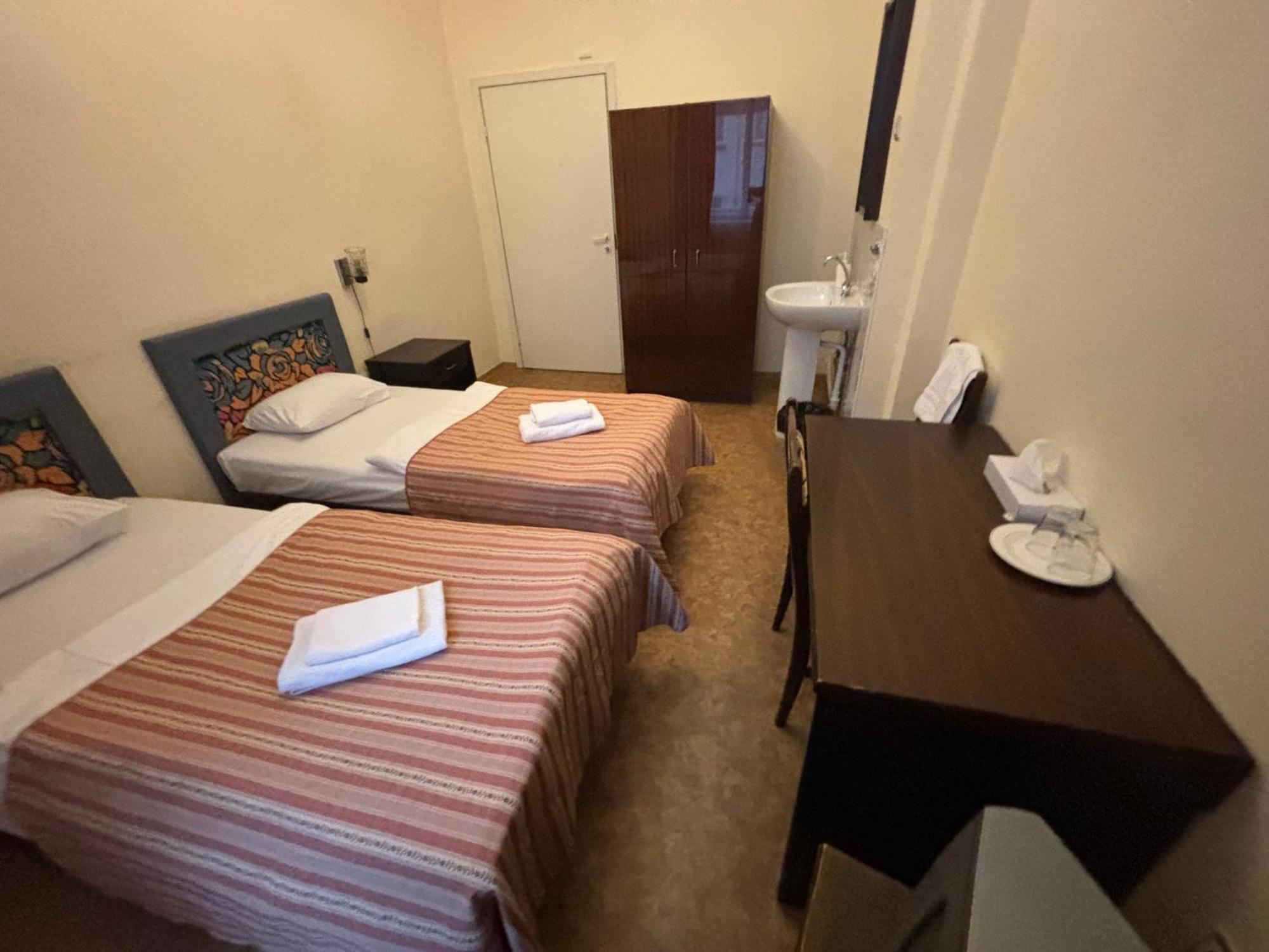 Hostel Viktorija With Private Rooms Ρίγα Εξωτερικό φωτογραφία