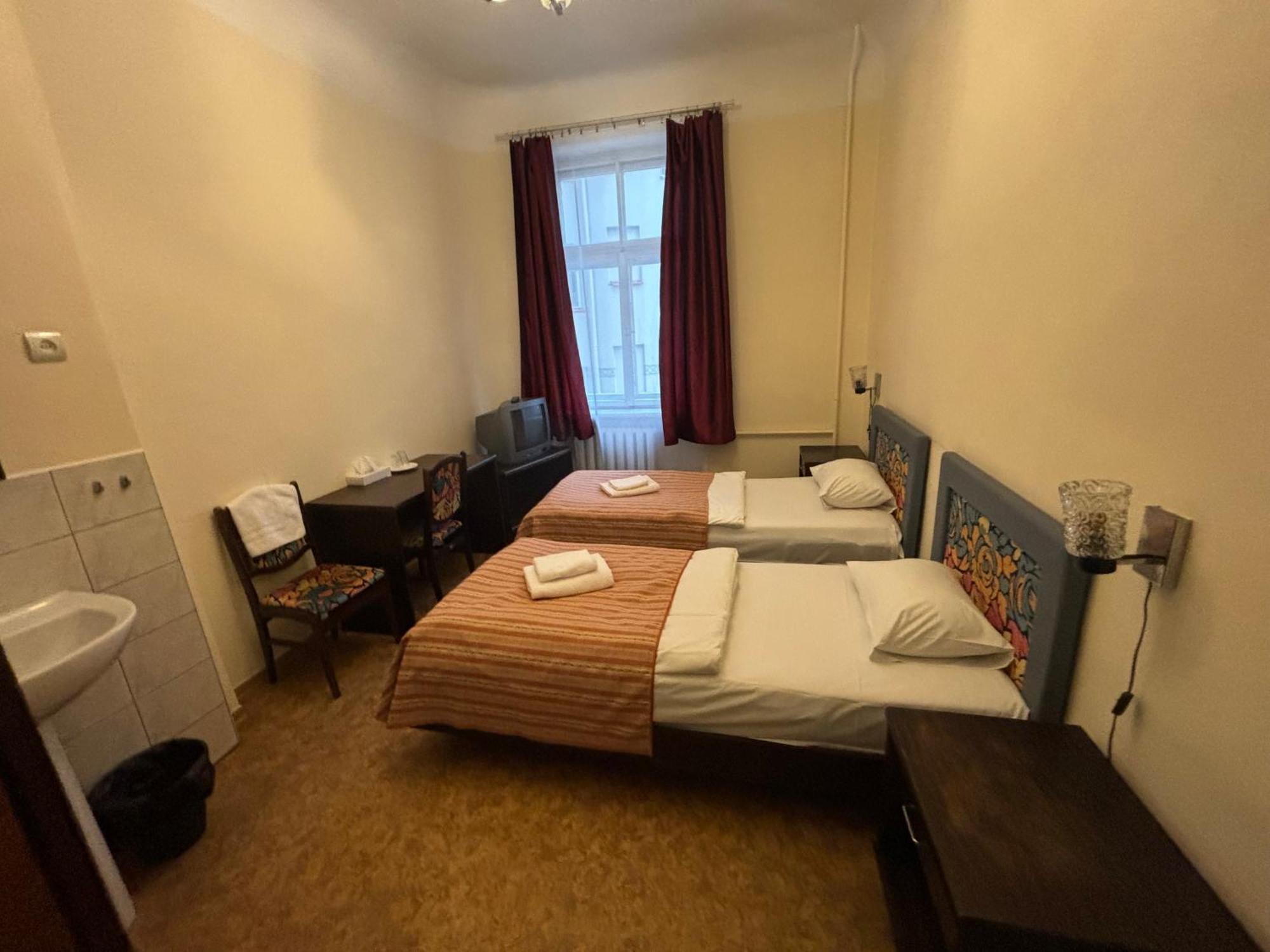 Hostel Viktorija With Private Rooms Ρίγα Εξωτερικό φωτογραφία