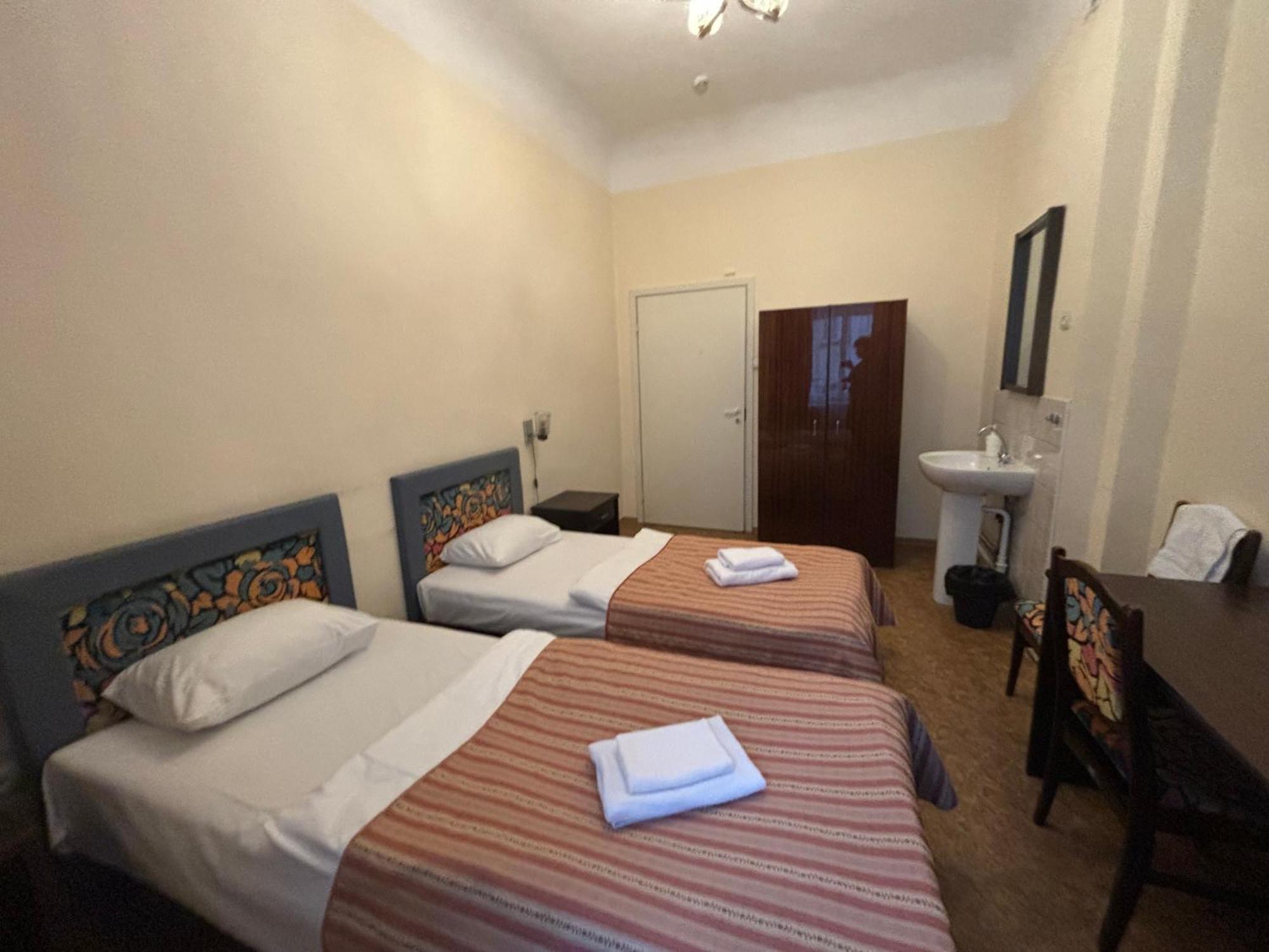 Hostel Viktorija With Private Rooms Ρίγα Εξωτερικό φωτογραφία